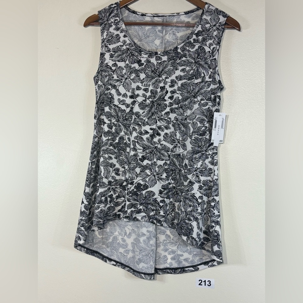 Grace Black and White Floral‎ top Size S